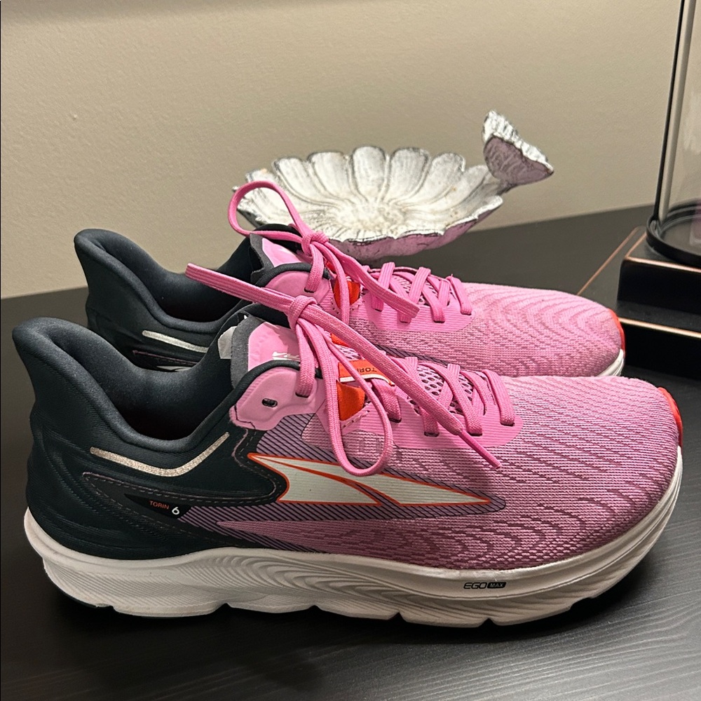 ALTRA Torin 6 Running/Walking Shoe, Size 9, Excellent Condition